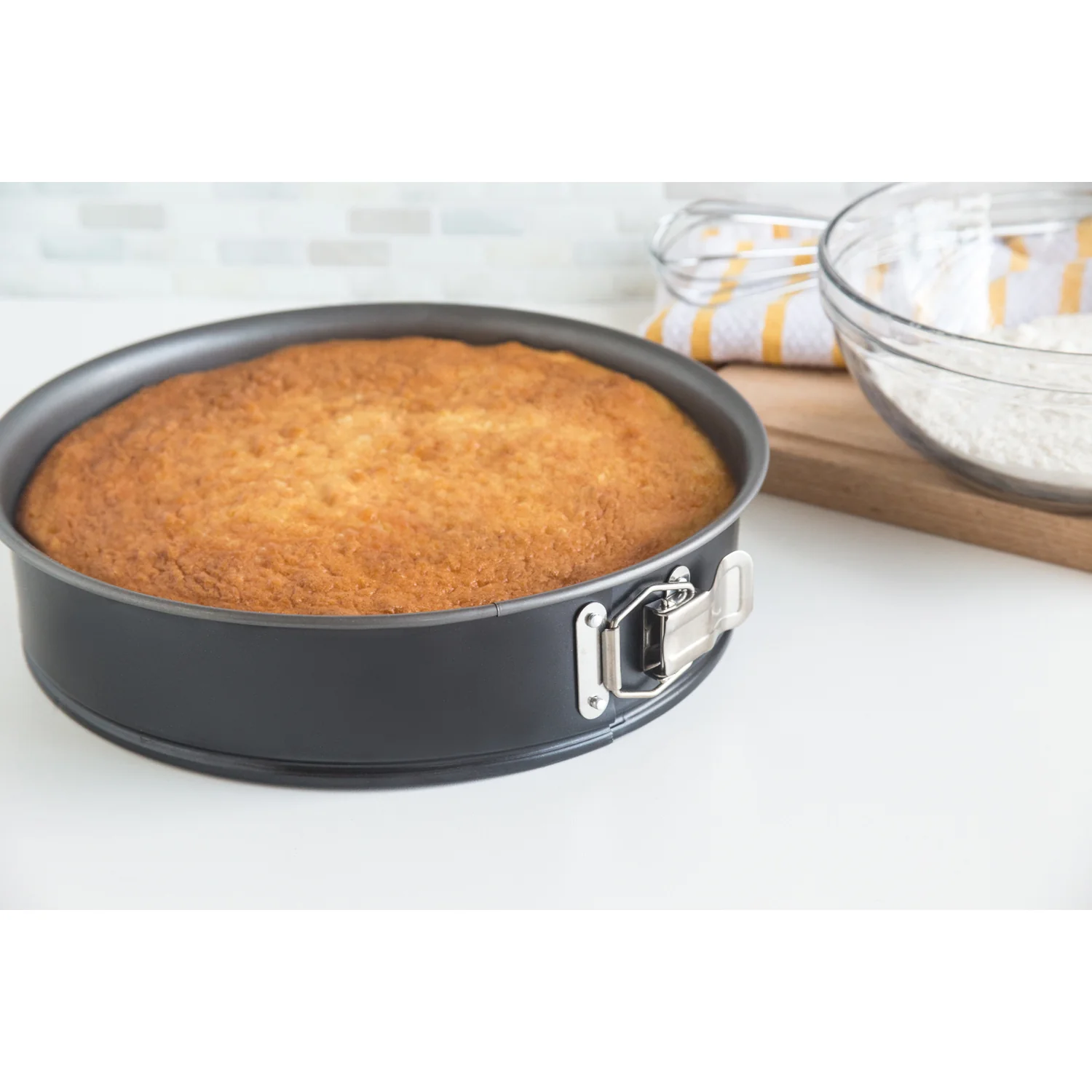 613-10-inch-teflon-coated-springform-pan-4601-4.webp 10 Inch Teflon Coated Springform Pan 4601