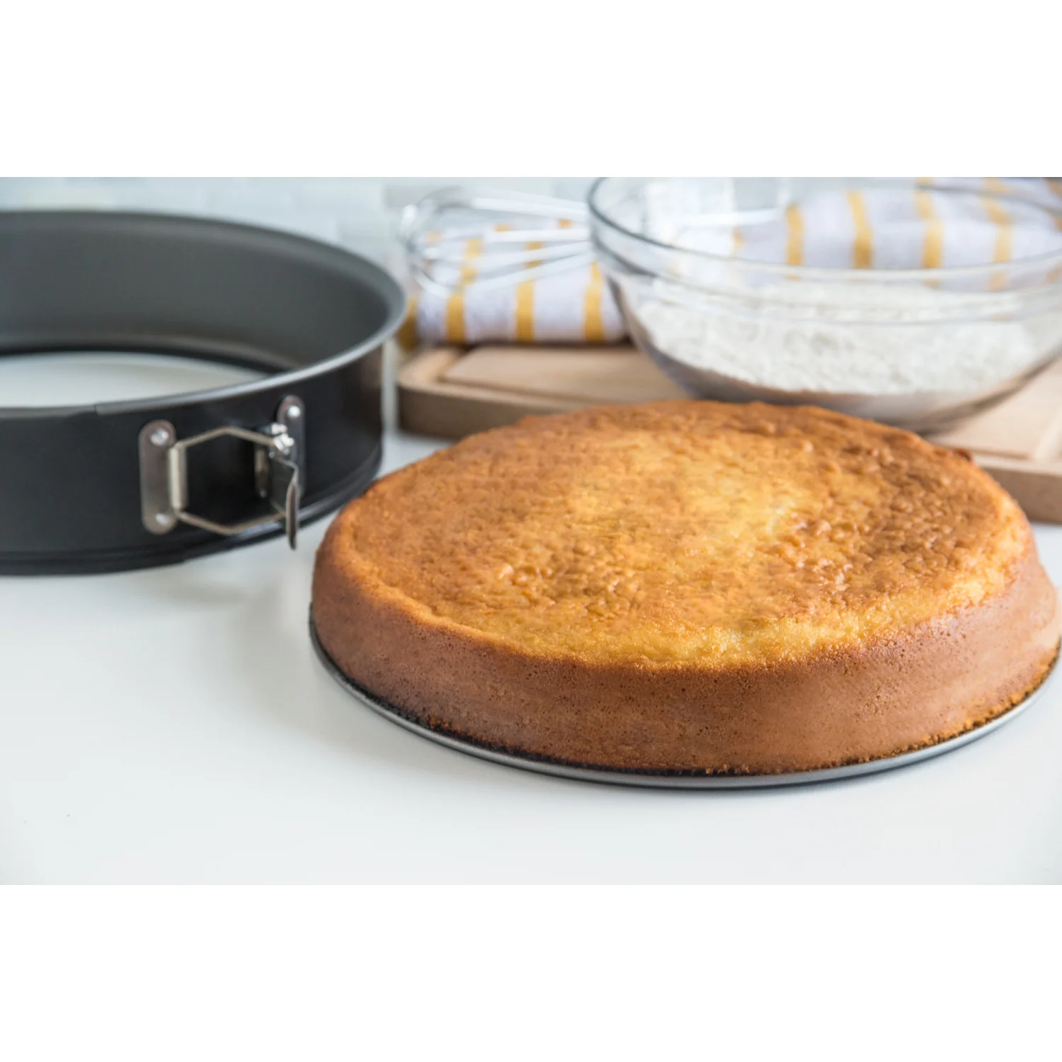 613-10-inch-teflon-coated-springform-pan-4601-7.webp 10 Inch Teflon Coated Springform Pan 4601
