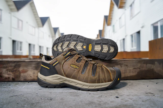 KEEN FLINT II SHOE